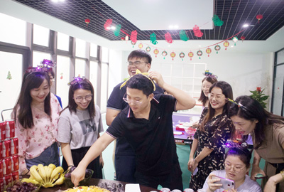 八月集體生日會 | 與久違的祝?；馃嵯嘧? /></a>
                        </div>
                        <div   id=